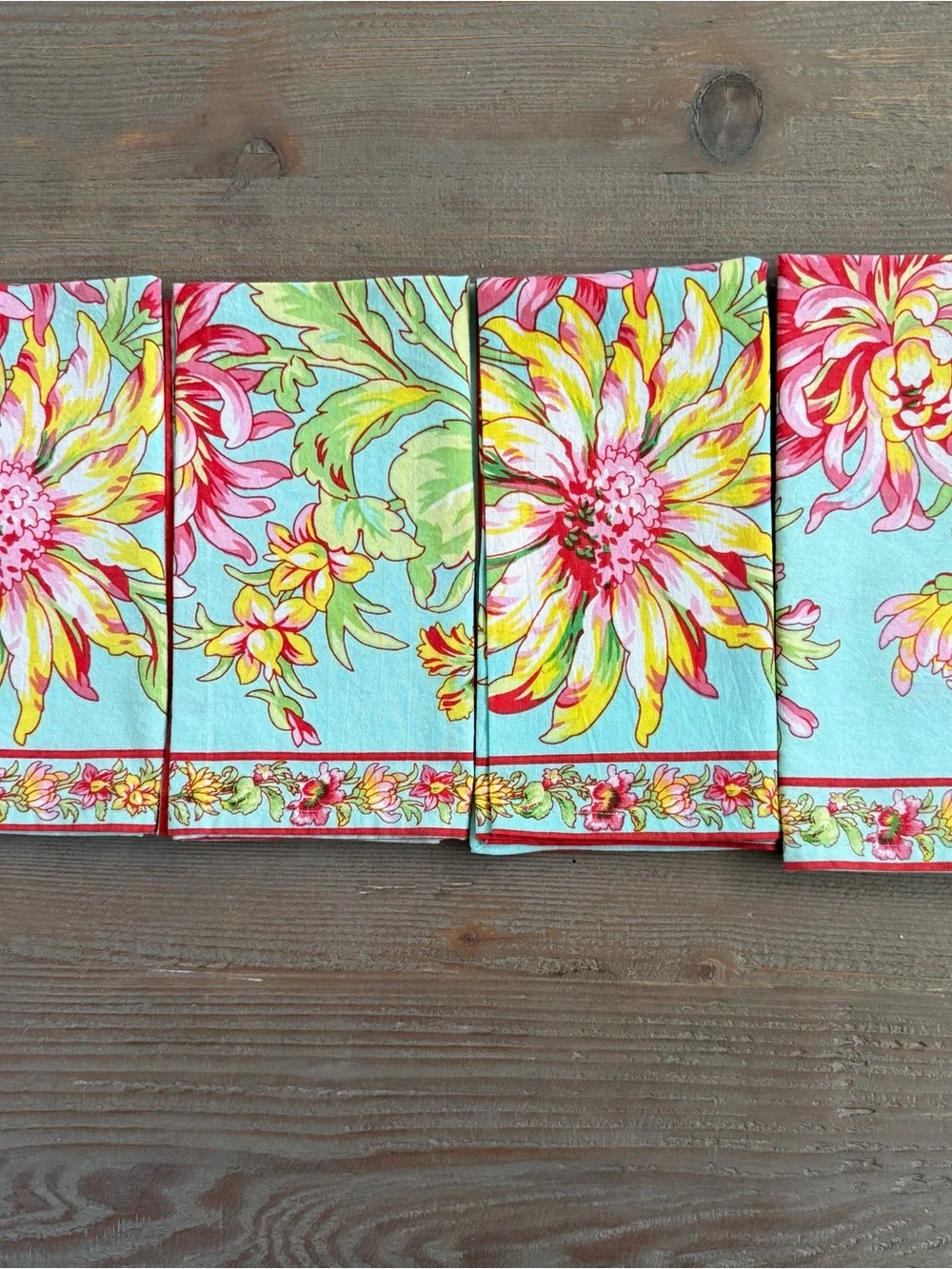 April Cornell Dahlia Days Tablecloth 60”x86” & 4 Napkins